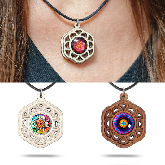 Halskette Mandala "Blume" aus Holz mit Glasstein - Nanino Design Onlineshop -