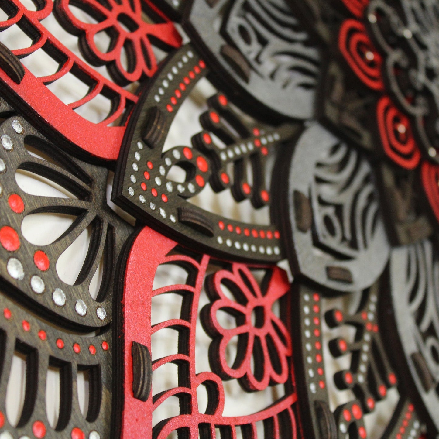 Wandbild Holz "Mandala Rot Silber mit Punktmalerei" 8-lagig, 80cm EINZELSTÜCK - Nanino Design Onlineshop -