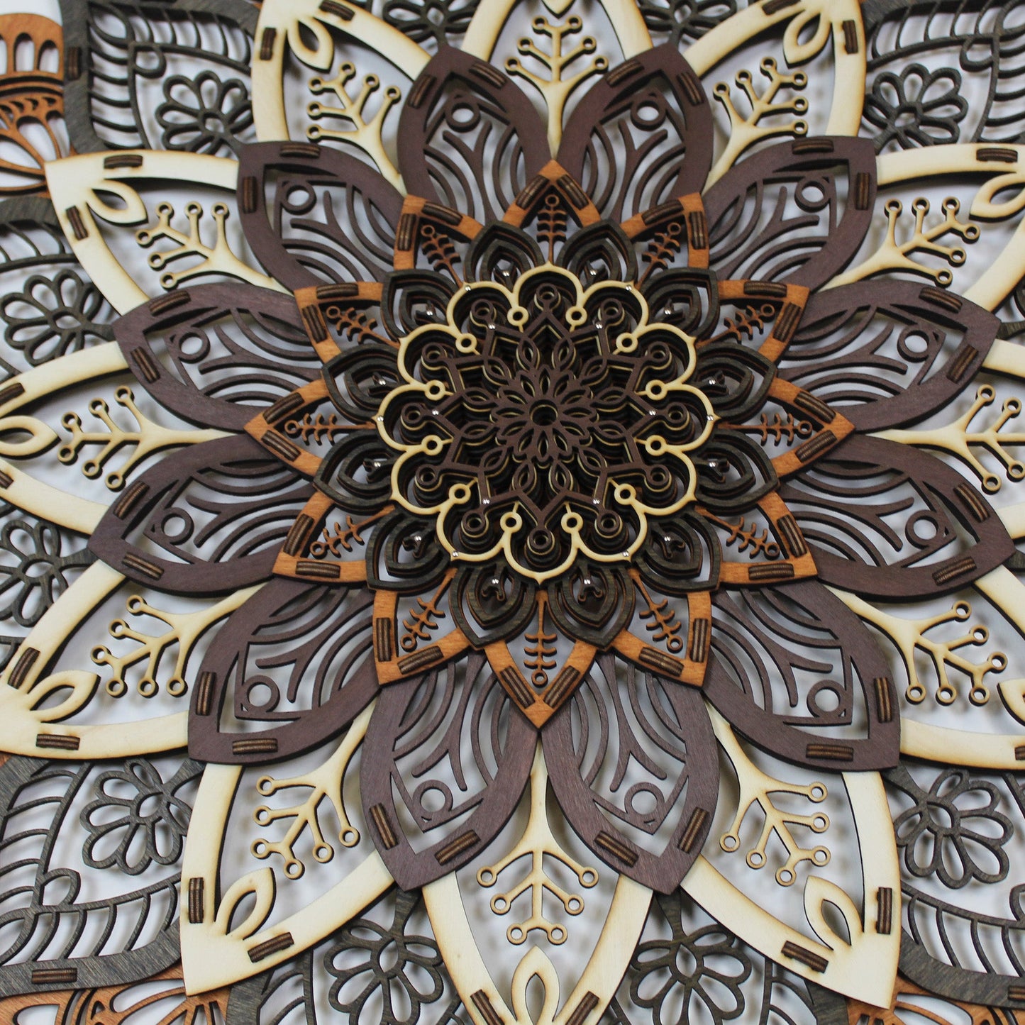 Wandbild Holz "Mandala Naturfarben" 8-lagig, 80cm - Nanino Design Onlineshop -